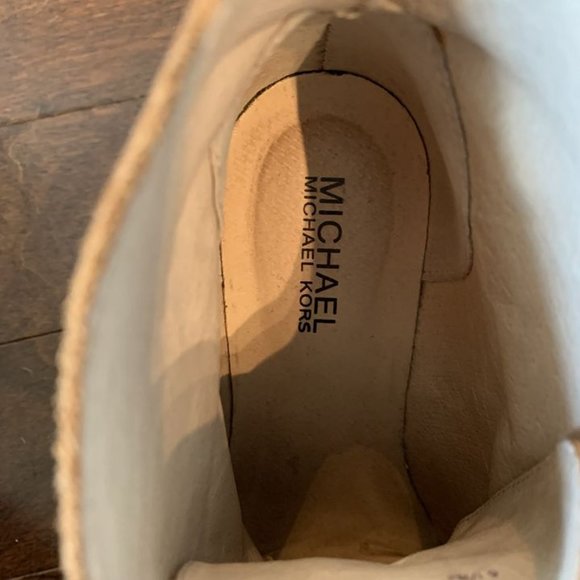 Michael Kors Tan Suede Booties size 6.5 - Picture 2 of 8